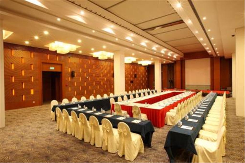 Howard Johnson Plaza Lingang Shanghai Nanhui Esterno foto