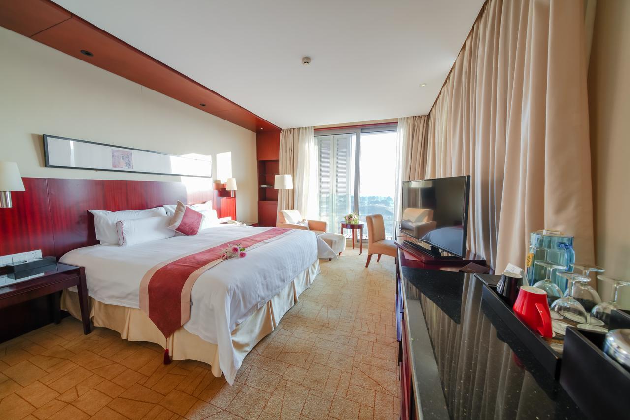 Howard Johnson Plaza Lingang Shanghai Nanhui Esterno foto