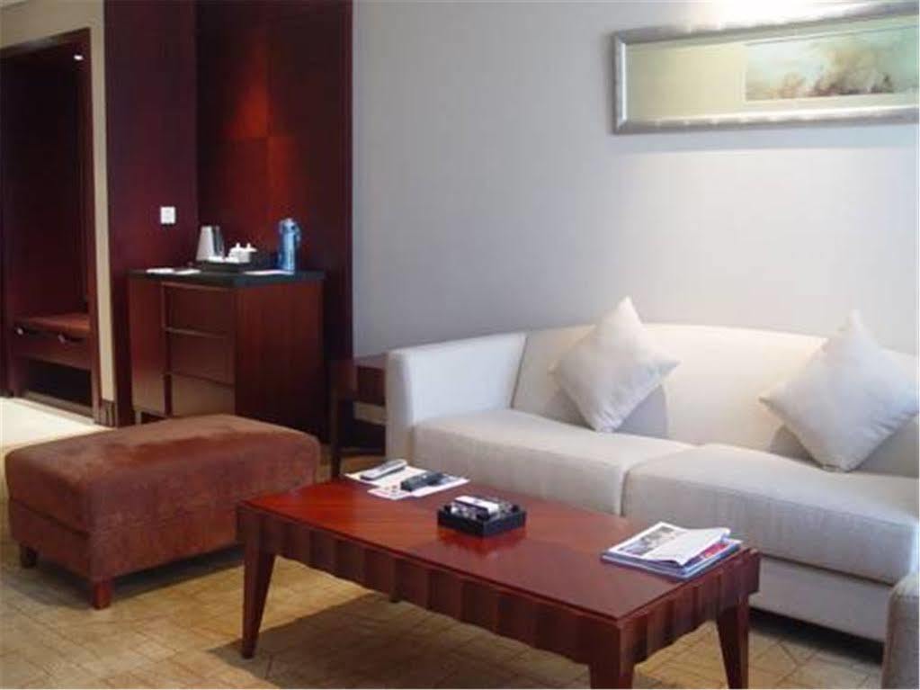 Howard Johnson Plaza Lingang Shanghai Nanhui Esterno foto