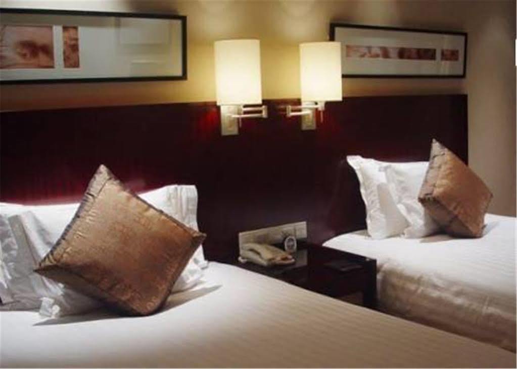 Howard Johnson Plaza Lingang Shanghai Nanhui Esterno foto