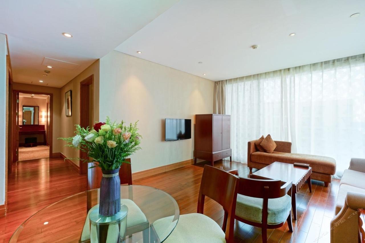 Howard Johnson Plaza Lingang Shanghai Nanhui Esterno foto